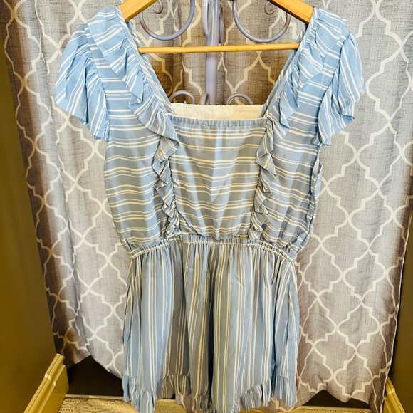 🌻Hem & Thread Light Blue and Cream Garment - Picture 6 of 6